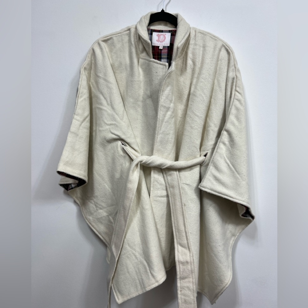 Victoria Dunn Christmas cape, NWOT, size medium.